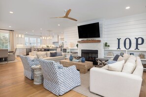 TV, fireplace, ping pong