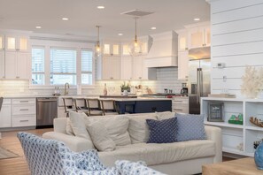 TV, fireplace, ping pong - Stay @ Bikinis & Martinis (Isle Of Palms)