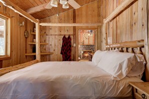2 bedrooms, travel cot, free WiFi, bed sheets