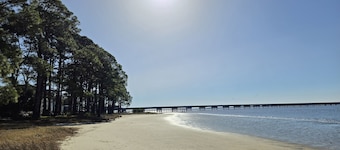 Hideaway Beach Cottage on waterfront with amazing views.