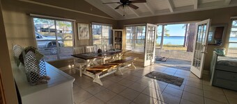 Hideaway Beach Cottage on waterfront with amazing views.