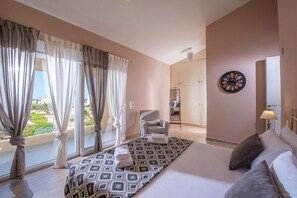 4 camere, una cassaforte in camera, una scrivania, ferro/asse da stiro