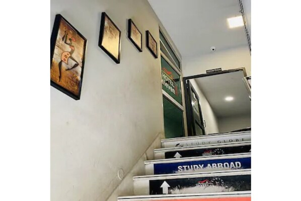 Interior - Hotel Eleven 4 (Ram Colony)