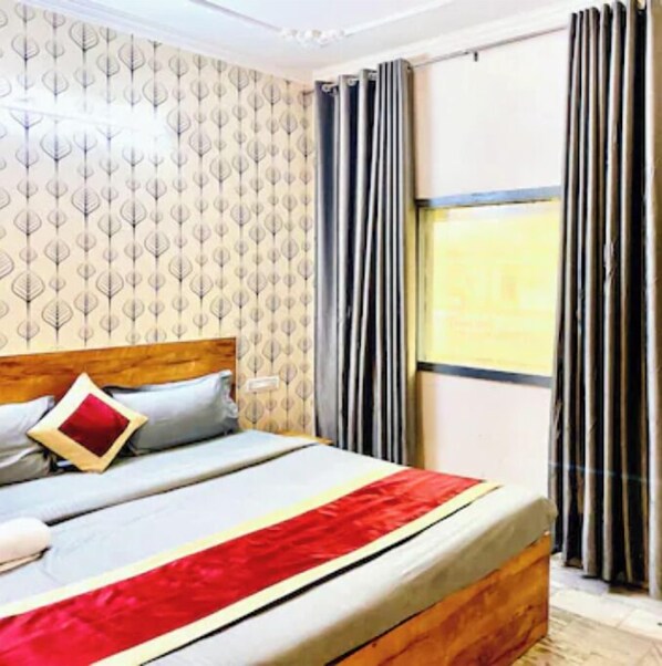 1 bedroom - Hotel Eleven 5 (Ram Colony)