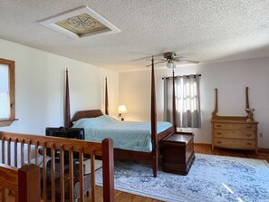 1 bedroom, Internet, bed sheets - Captain Reid's Devereux:  Great getaway for two (Ocracoke)