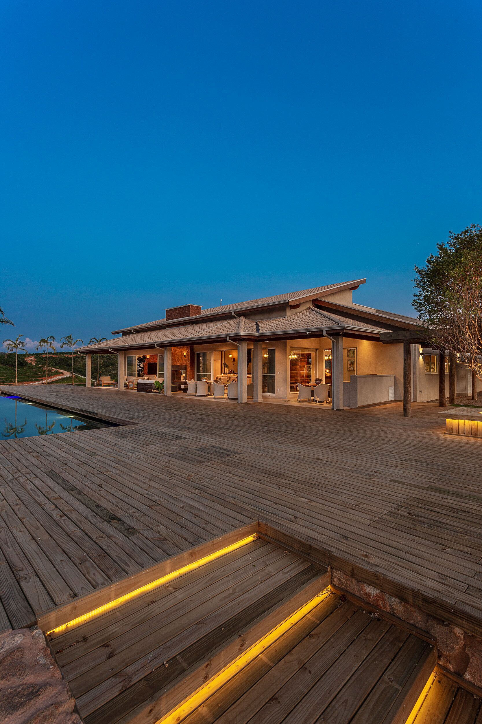 住宿正面 (夜晚)