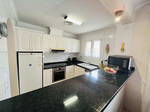 Coffee/tea maker, fridge, microwave, oven