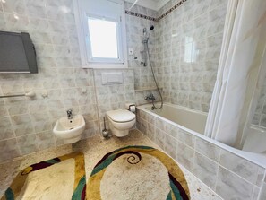 Bathtub, hair dryer