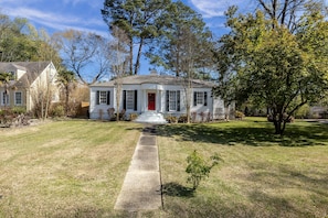 Exterior - Belhaven Charmer! (Jackson)
