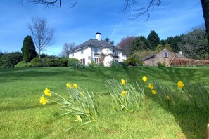 تفاصيل الفندق من الخارج