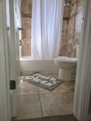 Combined shower/bathtub, hair dryer, towels, soap - Cozy home near Peterson AFB (Colorado Springs)