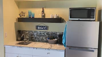 Fridge, microwave, coffee/tea maker, toaster