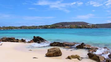 Beach nearby, sun-loungers, beach towels