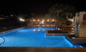 Outdoor pool, a heated pool - New listing! Easy walk to 3 separate Beaches, Pool, and multiple Restaurants! (St thomas)