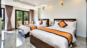 Deluxe Quadruple Room | Egyptian cotton sheets, premium bedding, memory foam beds, minibar - HANZ Duc Hieu 2 Hotel (Hanoi)