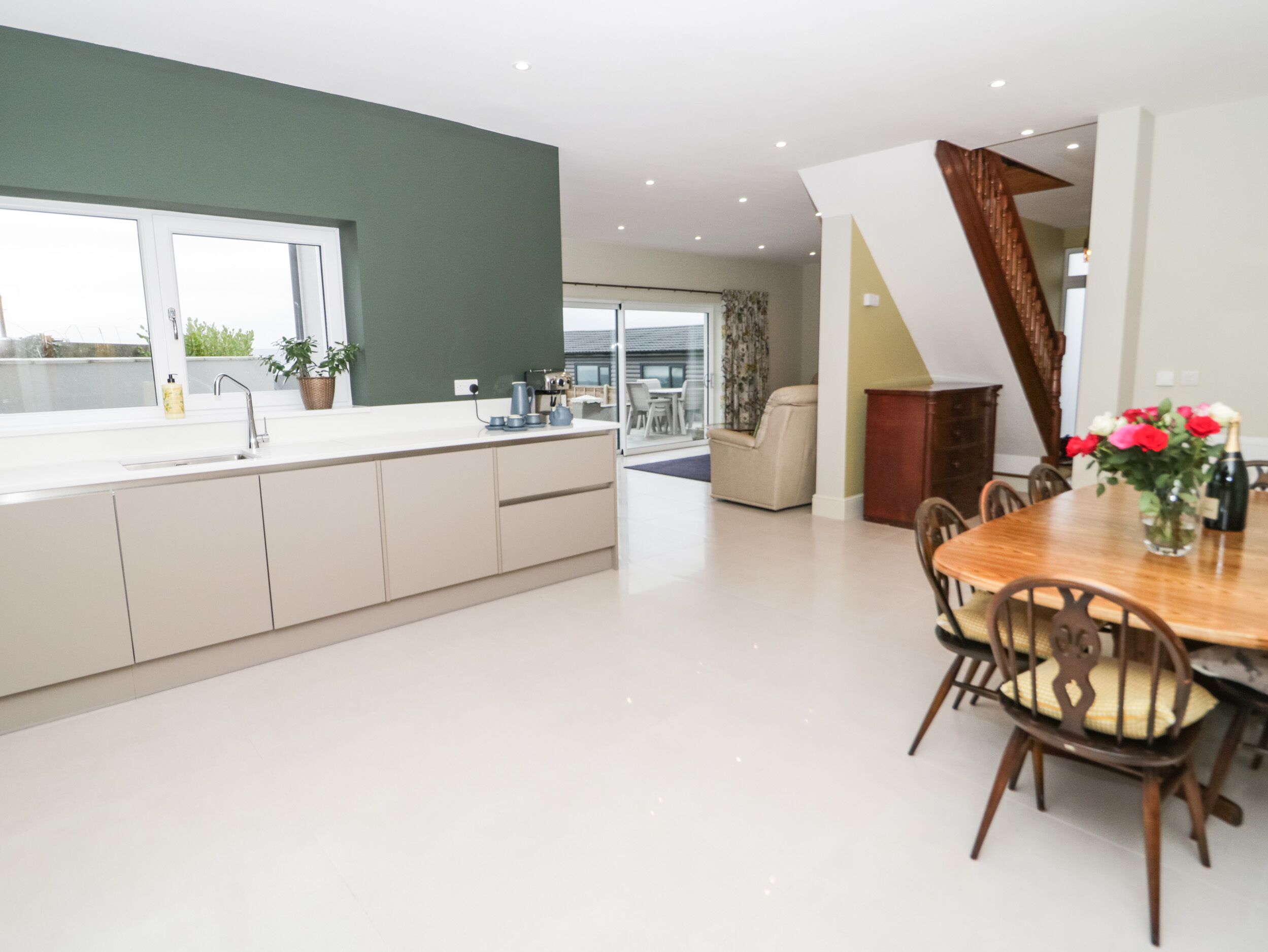 Cottage | Private kitchen | Fridge, dishwasher, electric kettle, toaster