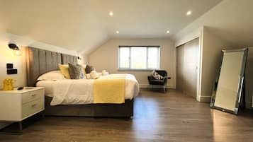 5 bedrooms, iron/ironing board, travel crib, free WiFi