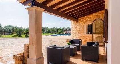 S'Atalaya Vella. Beautiful country house, Great privacy, 5 minutes to the beach