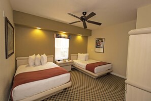 4 bedrooms, WiFi - Orlando/Kissimee 1 Mile from Disney World. (Kissimmee)