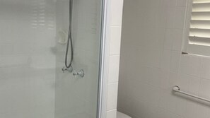 تجهيزات دش، مجففات شعر، مناشف