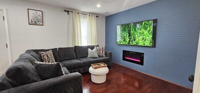 Short Walk to Metro - Fenced Yard + Covered Patio