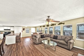 Smart TV, DVD player, books, stereo