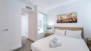 3 bedrooms, WiFi, bed sheets - C Bargara Unit 101 Ocean Front (Bargara)