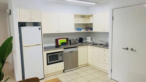 Fridge, microwave, dishwasher, cookware/dishes/utensils