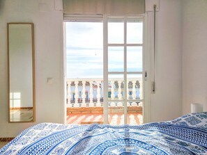 3 bedrooms, iron/ironing board, travel cot, free WiFi