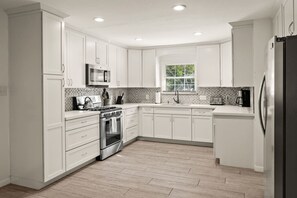 Frigorifero, microonde, forno, lavastoviglie