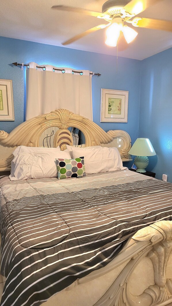 1 slaapkamer, een strijkplank/strijkijzer, wifi, beddengoed