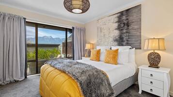 2 slaapkamers, een strijkplank/strijkijzer, reisbedje, wifi