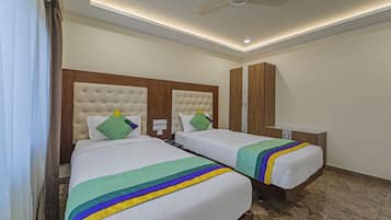 Deluxe Room | In-room safe, desk, soundproofing, iron/ironing board