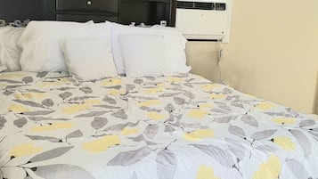 1 slaapkamer, geluiddichte muren, een strijkplank/strijkijzer, wifi