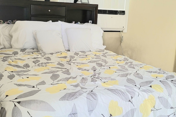 1 camera, insonorizzazione, ferro/asse da stiro, Wi-Fi