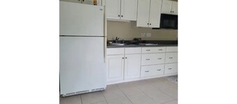 Entire Guesthouse 5 mins to Siesta key & downtown.