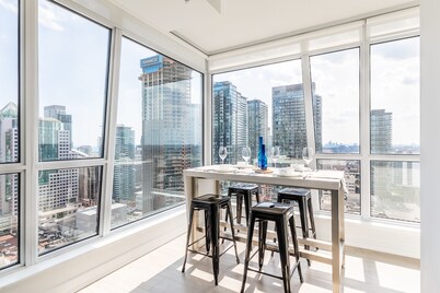 Stallion Suites - Entertainment District