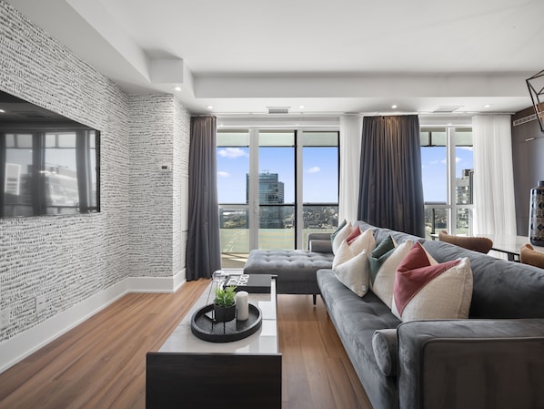 Businesssviitti, 1 makuuhuone, parveke | Oleskelualue | Älytelevisio