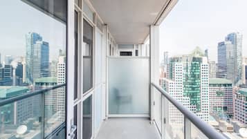 Business suite, 1 slaapkamer, balkon | Balkon