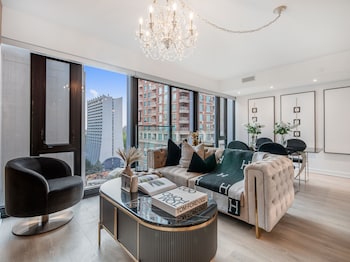 Stallion Suites Yorkville