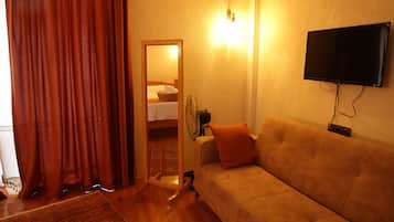 Verdunkelungsvorhänge, schallisolierte Zimmer, Bügeleisen/Bügelbrett