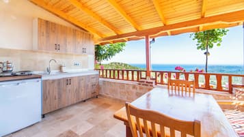 Habitación estándar con 2 camas individuales | Cocina privada | Cafetera o tetera, frigorífico pequeño, placa de cocina y arrocera