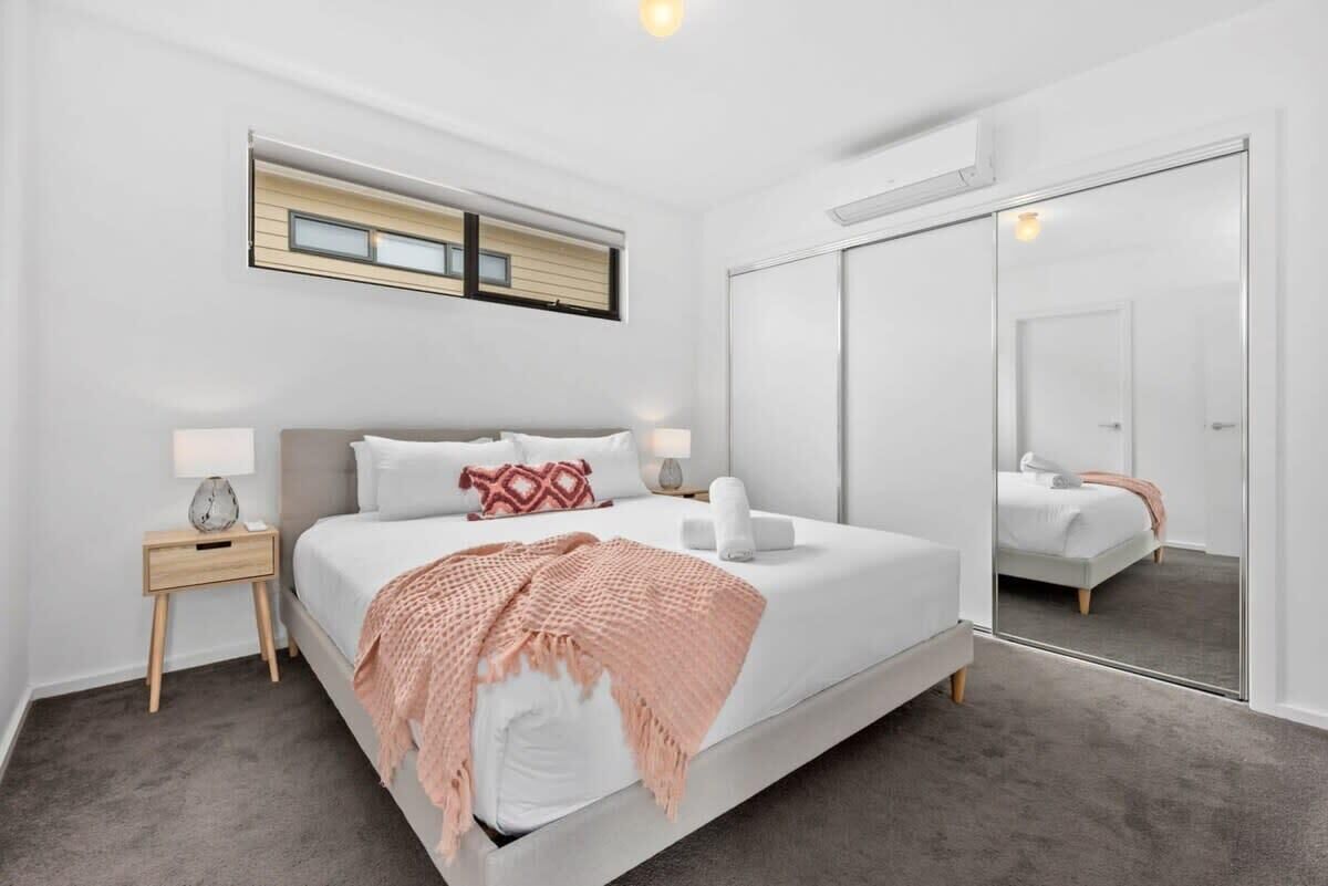 3 bedrooms, desk, iron/ironing board, WiFi