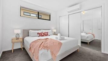 3 bedrooms, desk, iron/ironing board, WiFi
