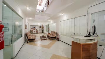 Quầy tiếp tân