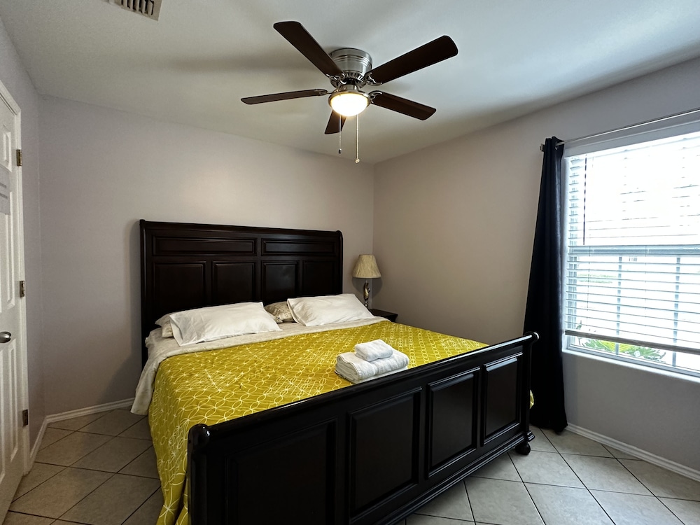 Room, Cozy/Welcoming Entire Place in McAllen,TX