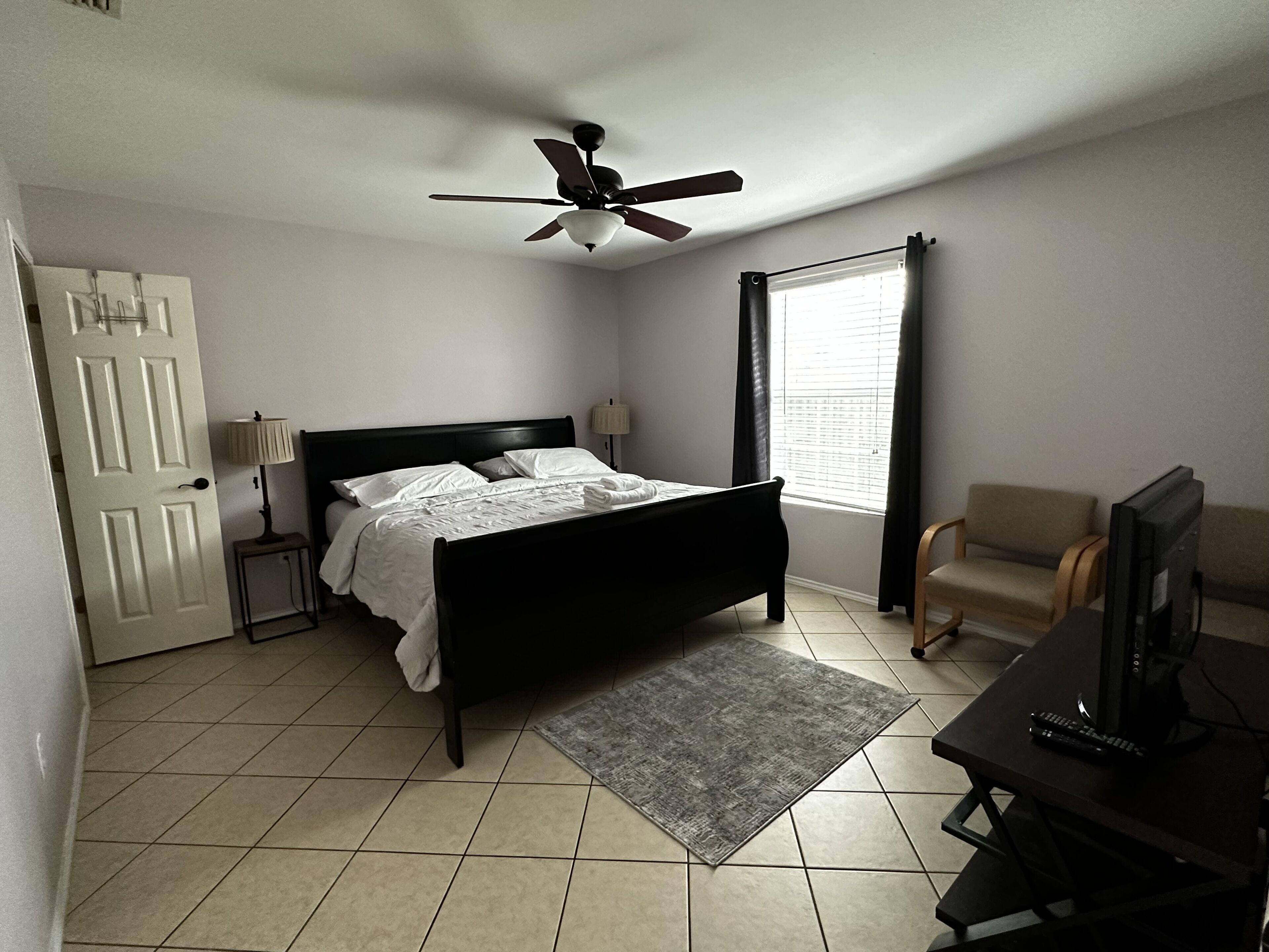 3 dormitoris, planxa i posts de planxar, wifi gratuïta i roba de llit 