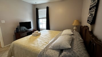 3 slaapkamers, een strijkplank/strijkijzer, gratis wifi, beddengoed