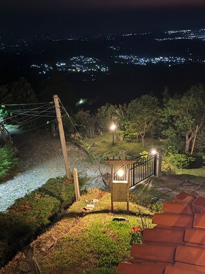 Property grounds - Cabaña Provenza Los Naranjos with luxurious panoramic views and unique sunsets. (Sonsonate)