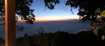 Cabaña Provenza Los Naranjos with luxurious panoramic views and unique sunsets.